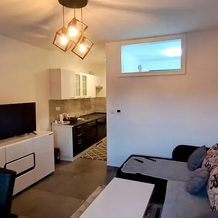 Andela Apartman *